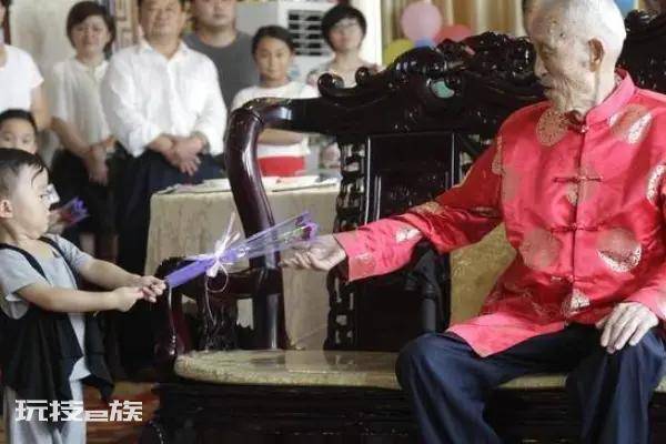 老人过生日提前推后讲究(老人提前过生日有什么说法)-图片1